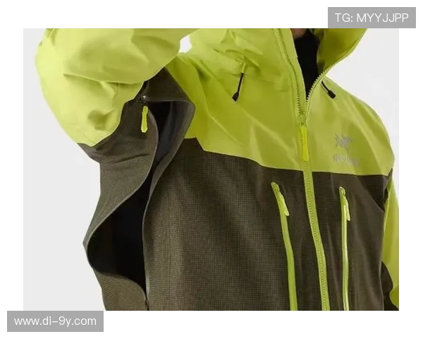 以冲锋衣演绎激情足球风街头酷感运动新风尚潮流灵感魅力设计范式