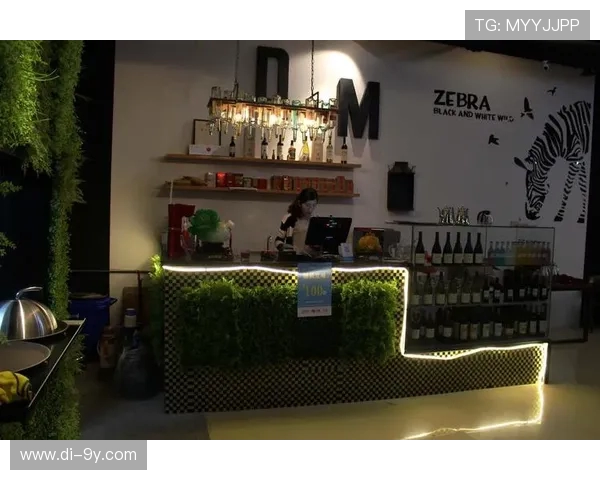 简约风格足球蛋糕设计创意，彰显运动与甜点的完美结合